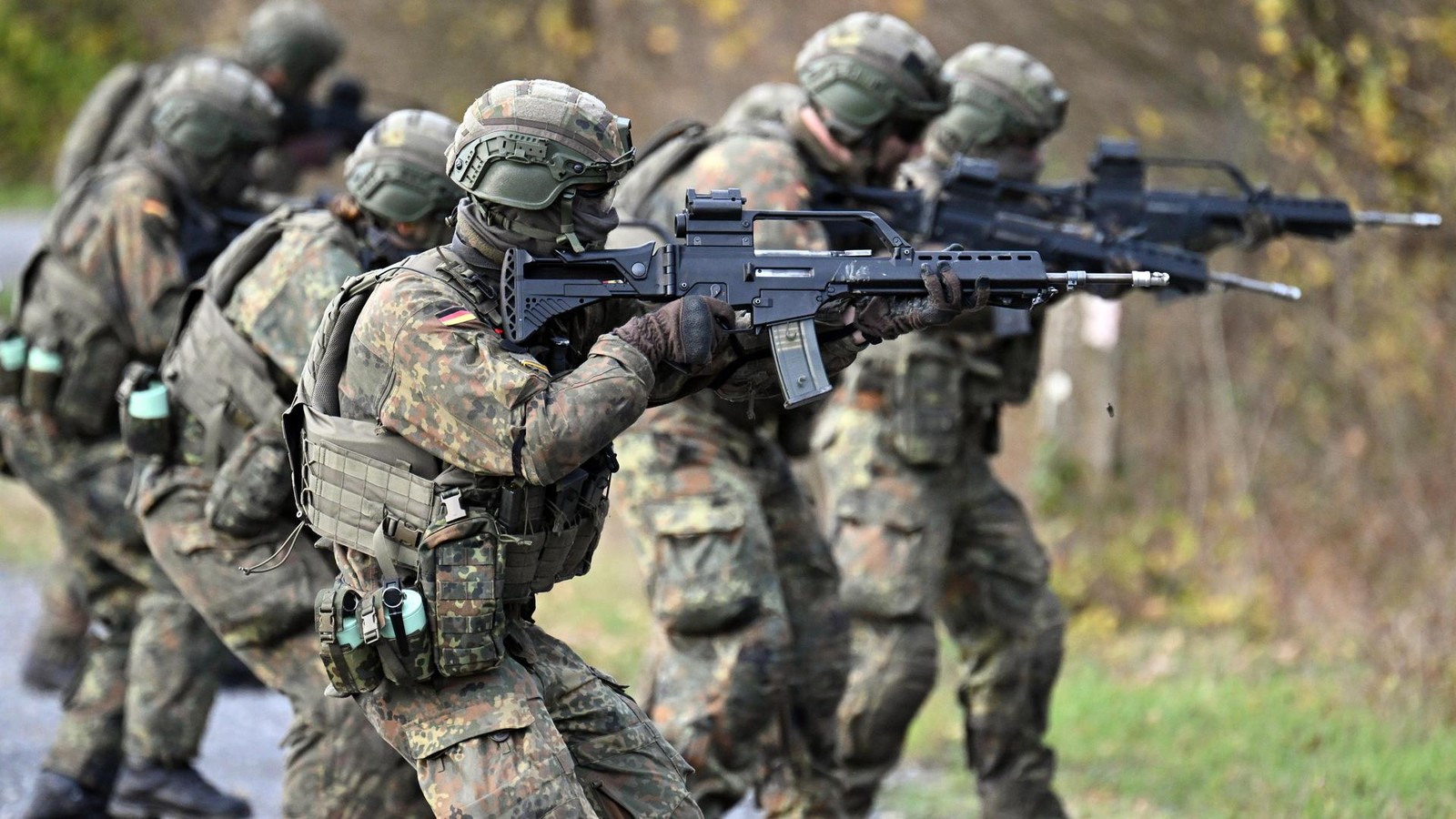 Gegen-Wehrdienst-Pl-ne-Schulstreik-und-Demo-in-Berlin