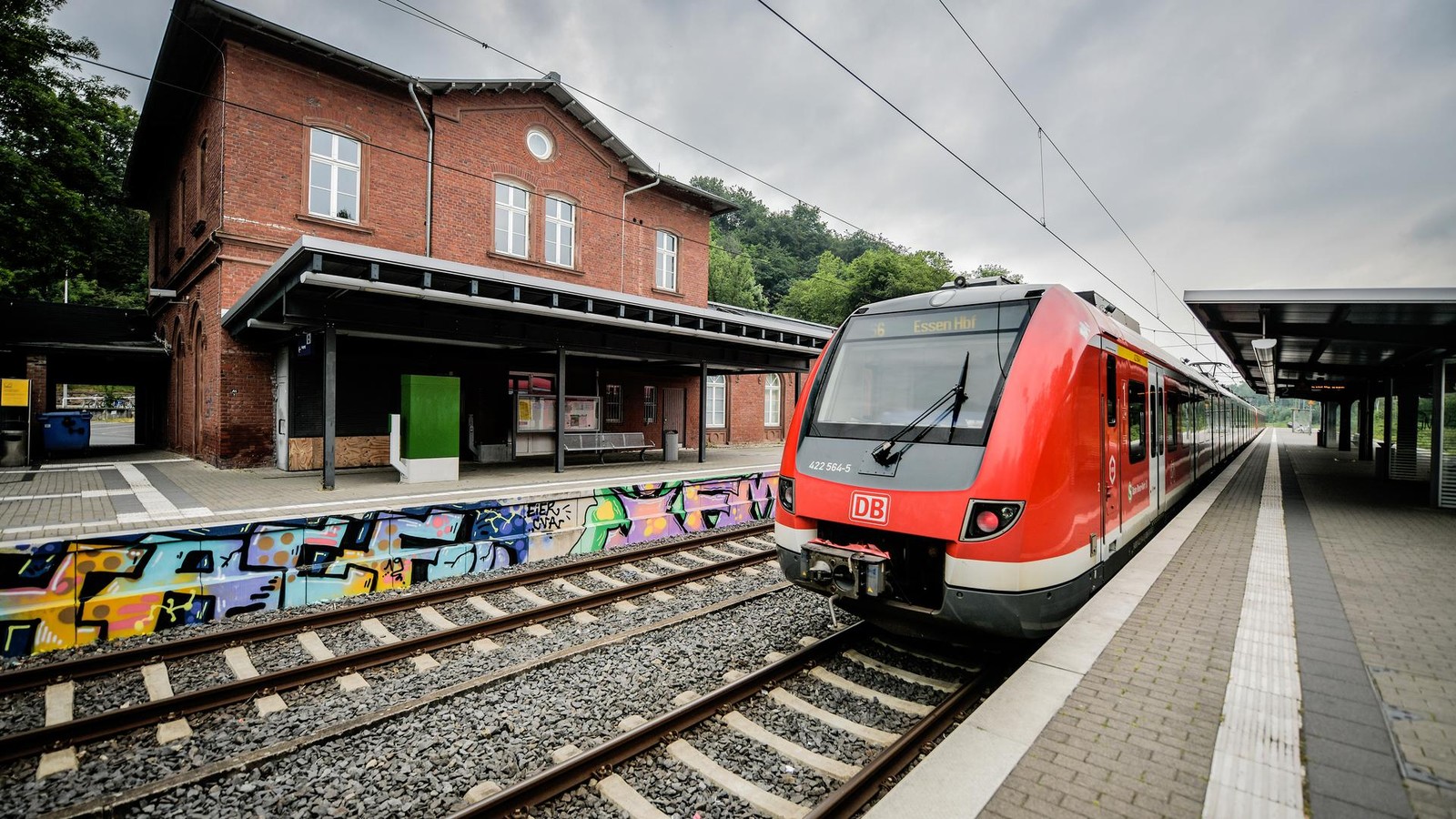 S6-zwischen-Essen-Kettwig-und-Werden-f-hrt-schon-wieder-nicht-Fahrg-ste-sauer