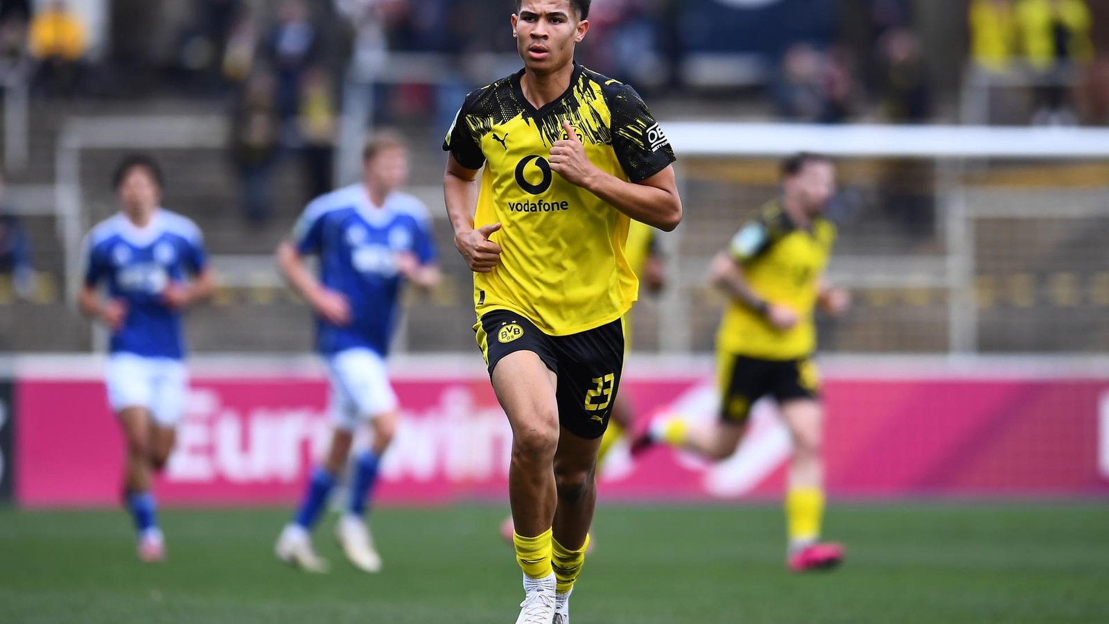 BVB-Amateur-Jordi-Paulina-tr-umt-von-WM-Spiel-gegen-Deutschland