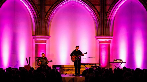 Philipp Poisel in der Kulturkirche: Schreibt außer ihm noch jemand Postkarten?