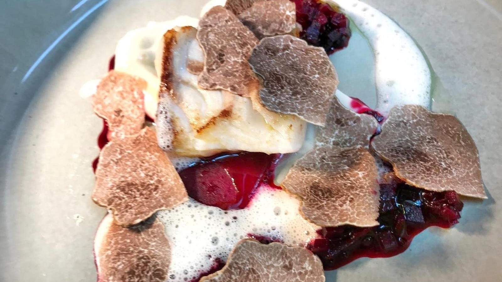 Steinbutt-Filet-Blumenkohl-Rote-Bete-Alba-Tr-ffel