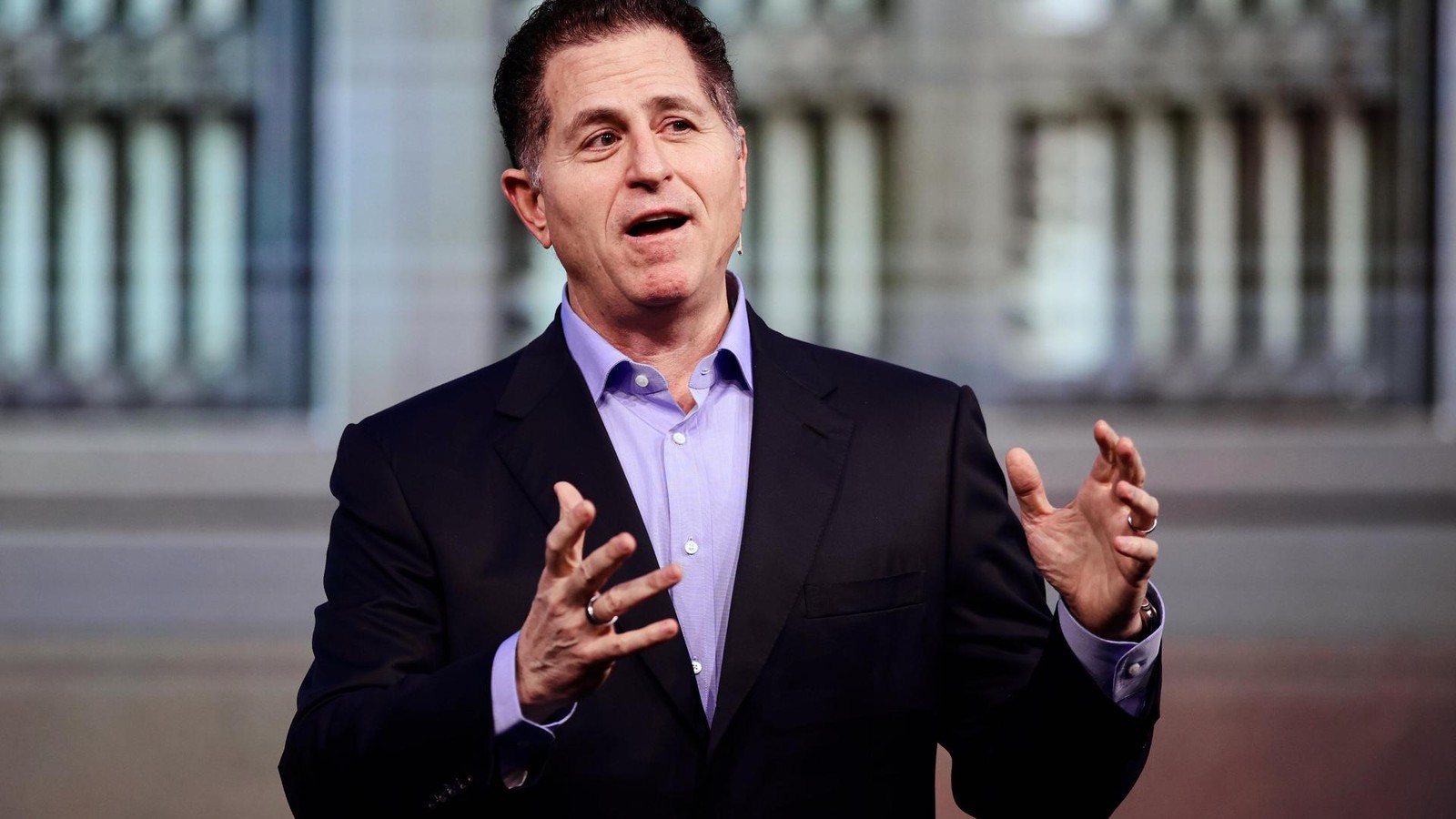 Computer-Mogul-Michael-Dell-berrascht-Millionen-Kinder-mit-Geldsegen