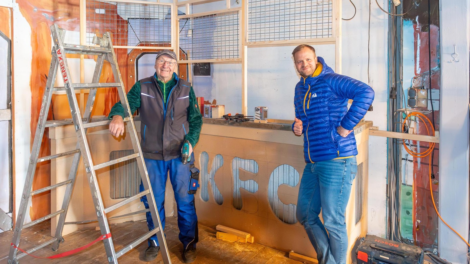 Apokalypse-im-Weimarer-Land-KFC-feiert-Jubil-um-mit-Weltherrschaft-und-Kirsch-Gin