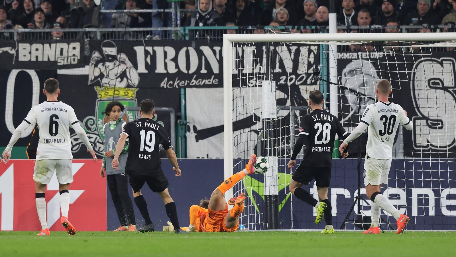 R-ckschlag-f-r-Gladbach-Aus-im-DFB-Pokal-gegen-St-Pauli