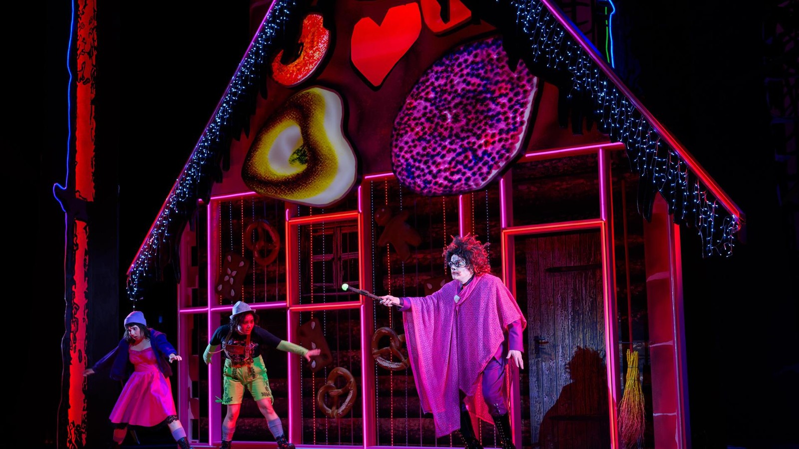 Nationaltheater-Weimar-zeigt-H-nsel-und-Gretel-quietschbunt-F-nf-Gr-nde-warum-Sie-das-sehen-sollten
