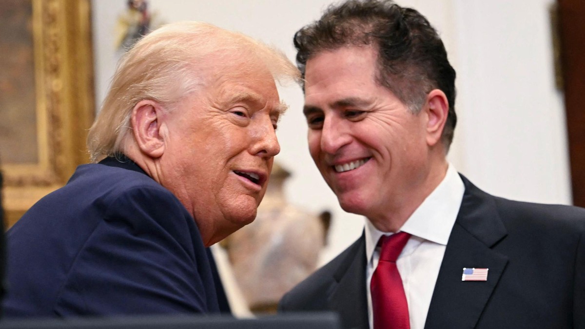 US President Donald Trump makes an announcement from the White House