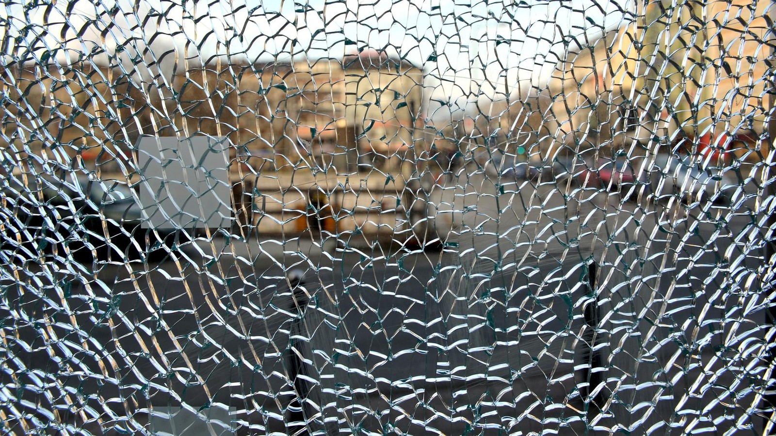 Zerst-rungswut-Stra-enbahnhaltestelle-in-Nordhausen-demoliert-Polizei-sucht-Zeugen