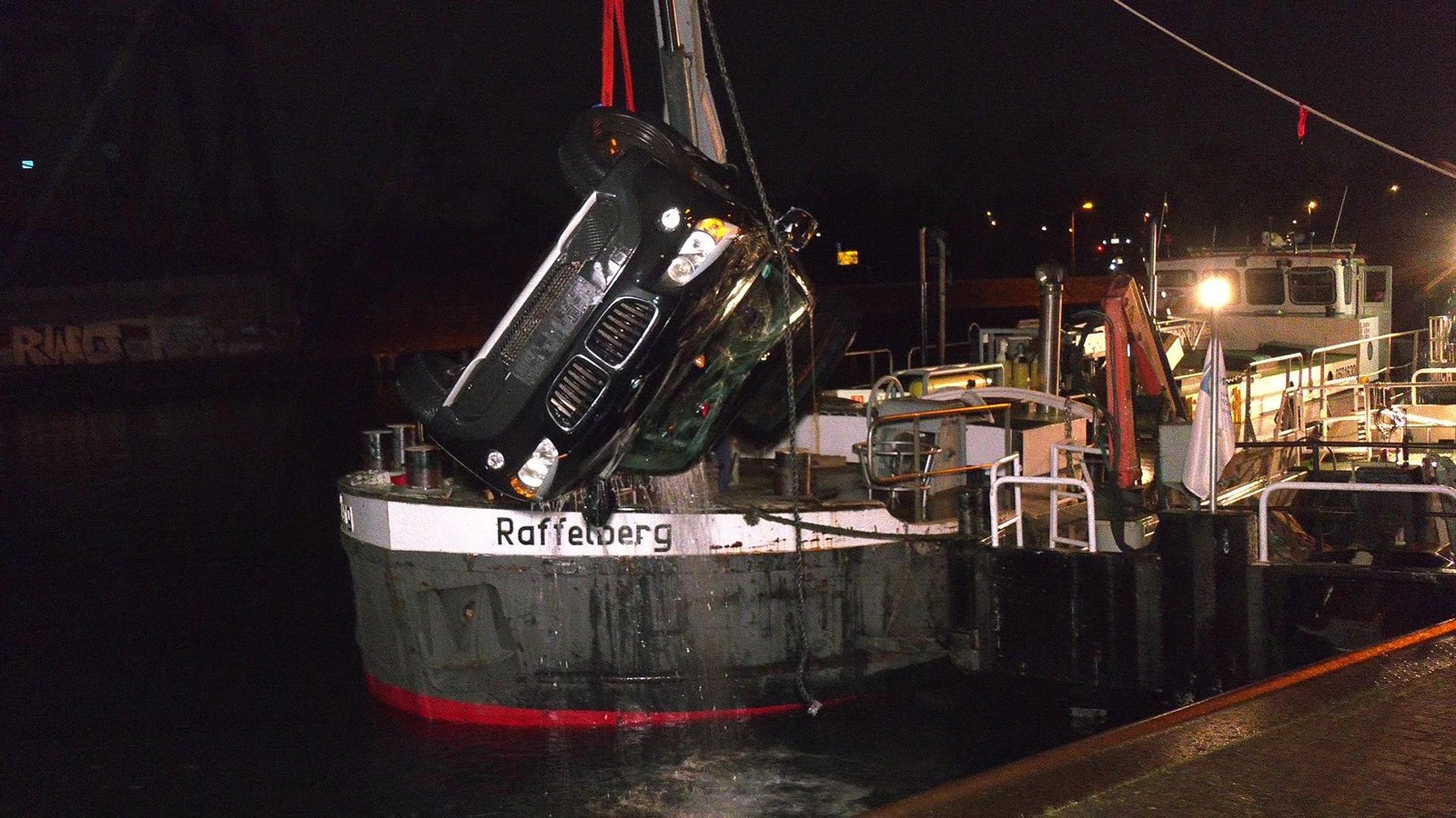 Schon-wieder-Auto-im-Rhein-Herne-Kanal-Taucher-im-Einsatz