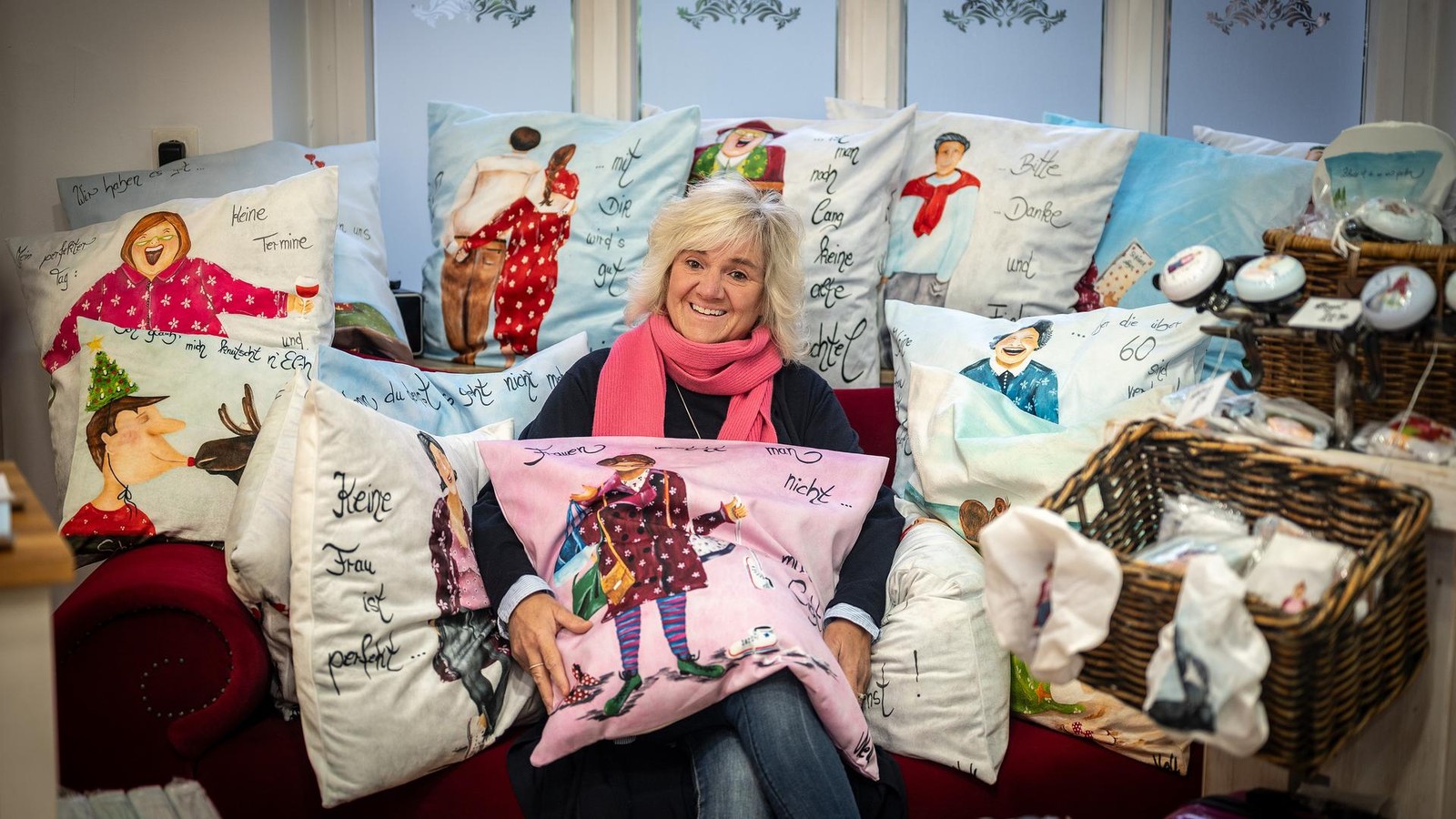 Freche-Spr-che-und-73-000-Follower-K-nstlerin-Nell-l-sst-Frauen-zu-Wort-kommen