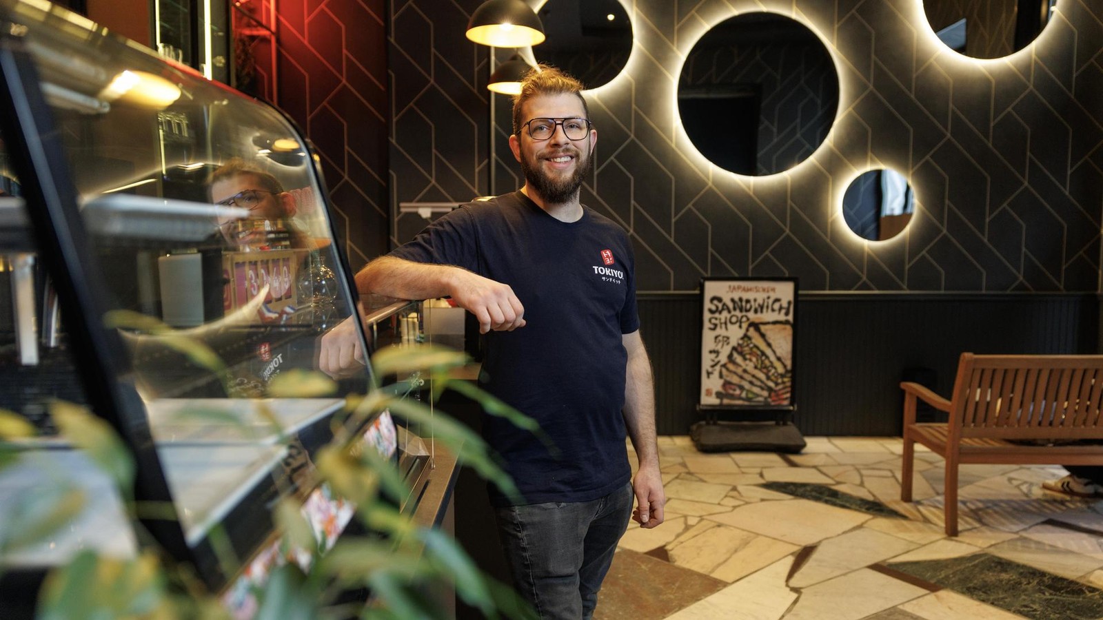 Beliebtes-Lokal-mit-japanischen-Sandwiches-ist-mitten-in-die-City-gezogen