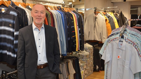 Nach 60 Jahren Arbeit bei „E&V“ – Inhaber verkündet Ende des Herrenausstatters