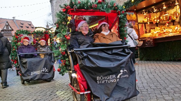 Weihnachtsmarkt-Besuch de luxe - mit Rikscha, Lichterkette und Wärmflasche