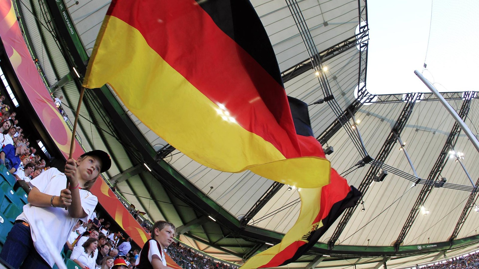 Riesenjubel-in-Wolfsburg-Frauen-EM-2029-kommt-in-die-VW-Arena