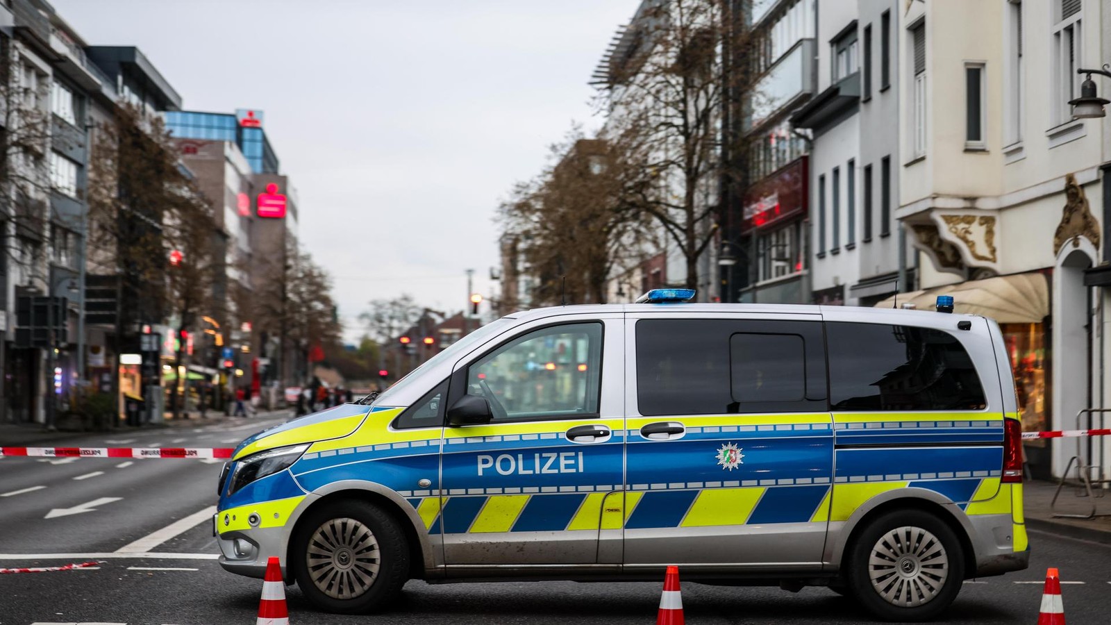 Gro-einsatz-der-Polizei-in-M-nchengladbach-m-gliche-Bedrohungslage