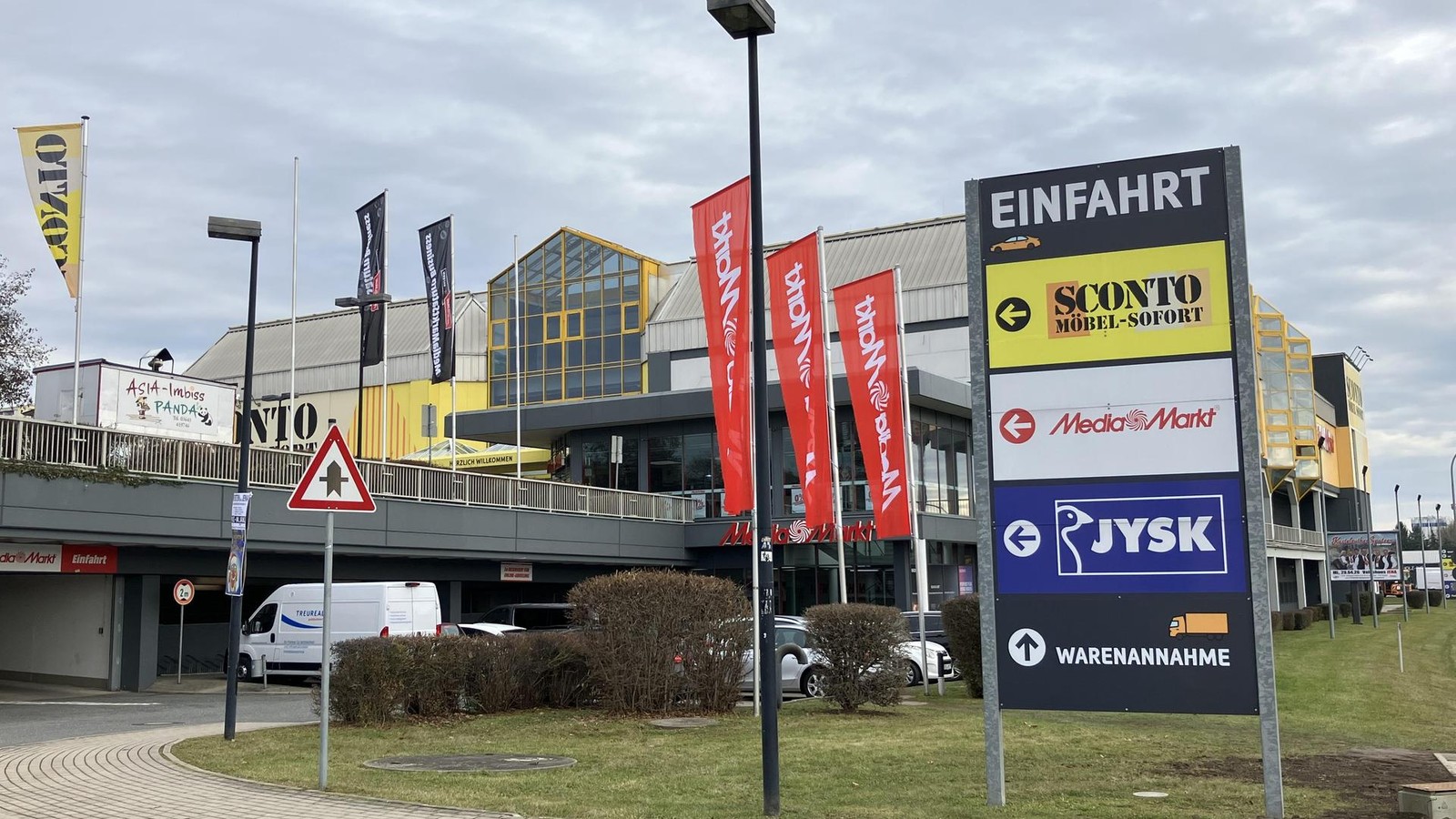 Neues-M-belhaus-in-Jena-Sind-absolut-Feuer-und-Flamme-f-r-das-Projekt-