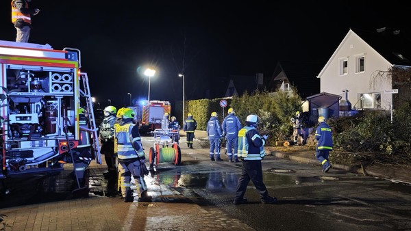 Explosion in Pinneberg: Polizei riegelt ganze Straßenzüge ab