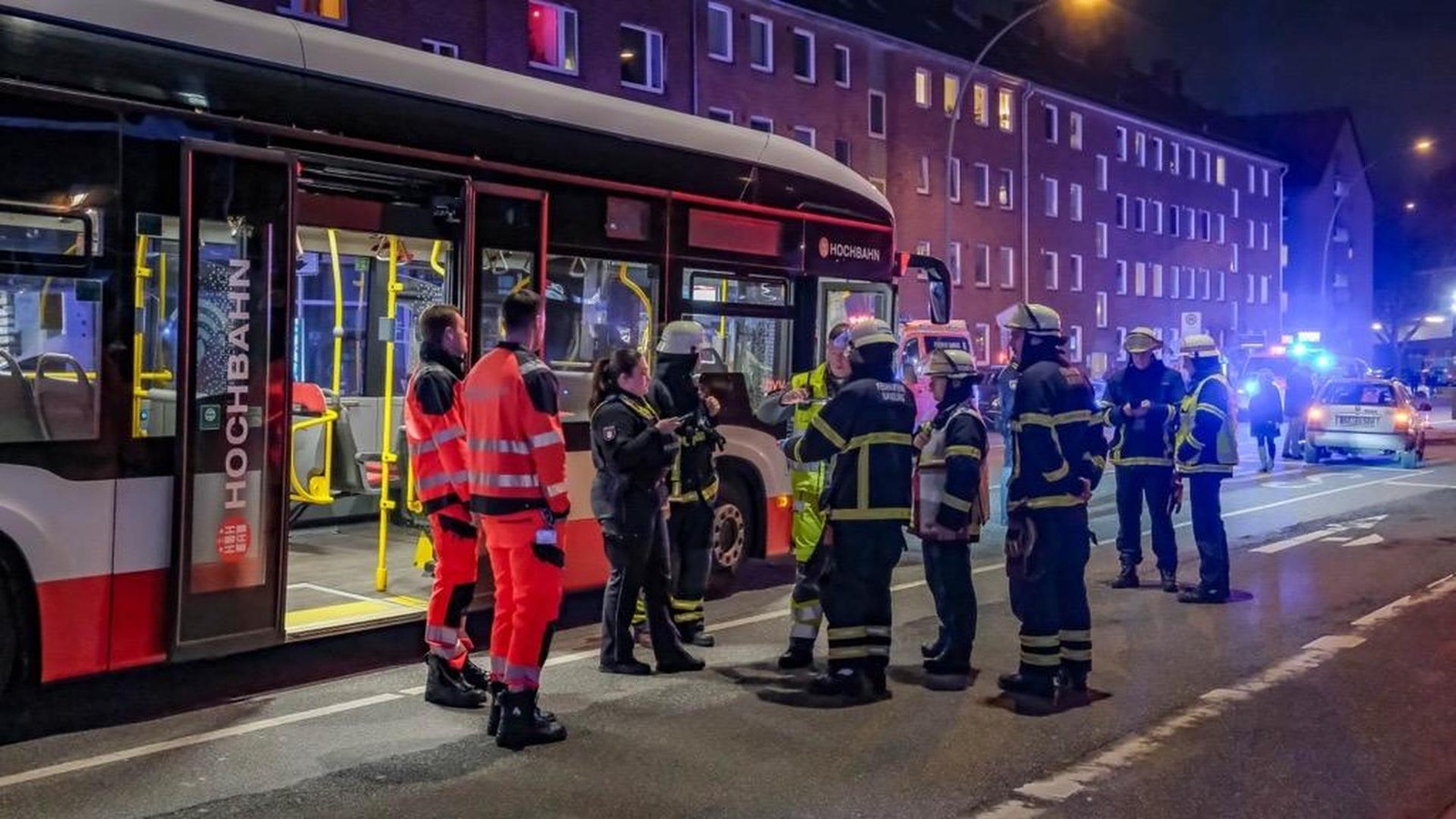 Busfahrer-verhindert-Schlimmeres-zwei-Fahrg-ste-im-Krankenhaus
