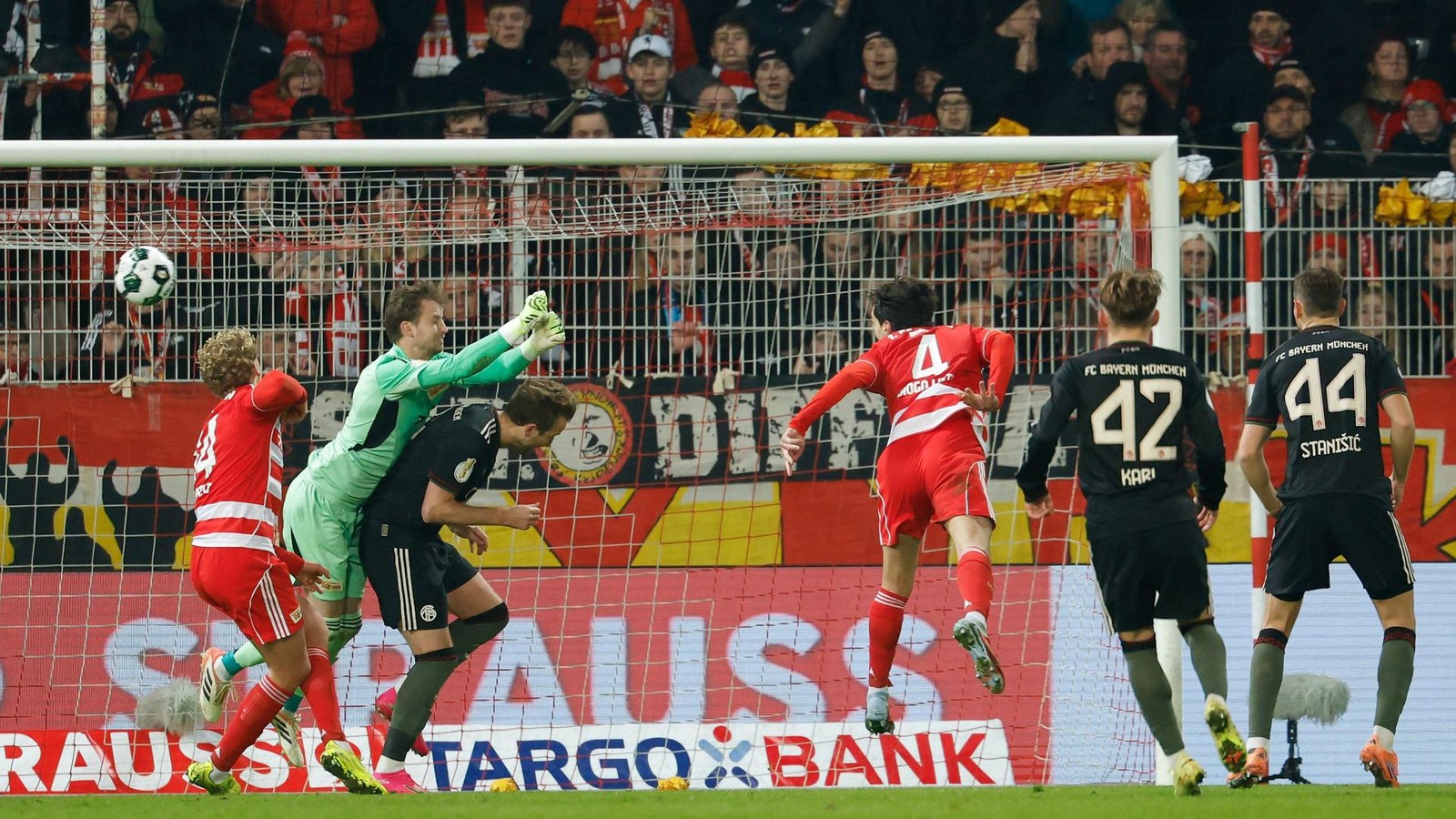 Aus-im-Achtelfinale-Union-Berlin-schl-gt-sich-gegen-die-Bayern-selbst