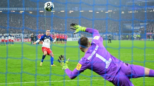 Pokaltraum platzt im Elfmeterschießen! HSV fliegt trotz Jatta-Tor raus