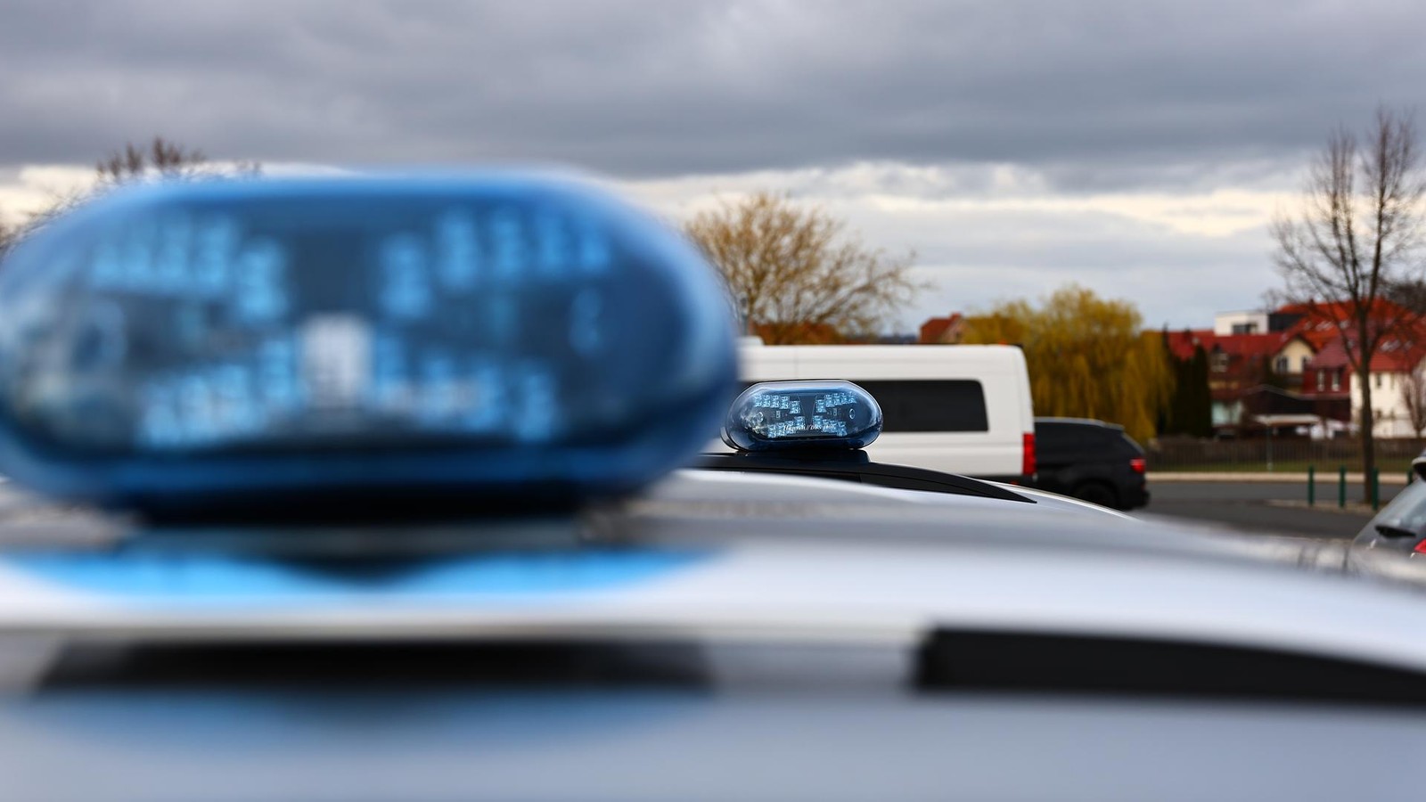 Abgerissen-Transporter-Seitenwand-ffnet-sich-w-hrend-der-Fahrt