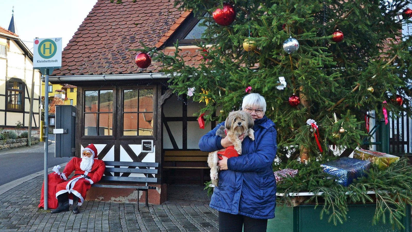 Kleinhettstedt-schm-ckt-Weihnachtsbaum-Adventskonzerte-und-Gottesdienste-in-der-Region