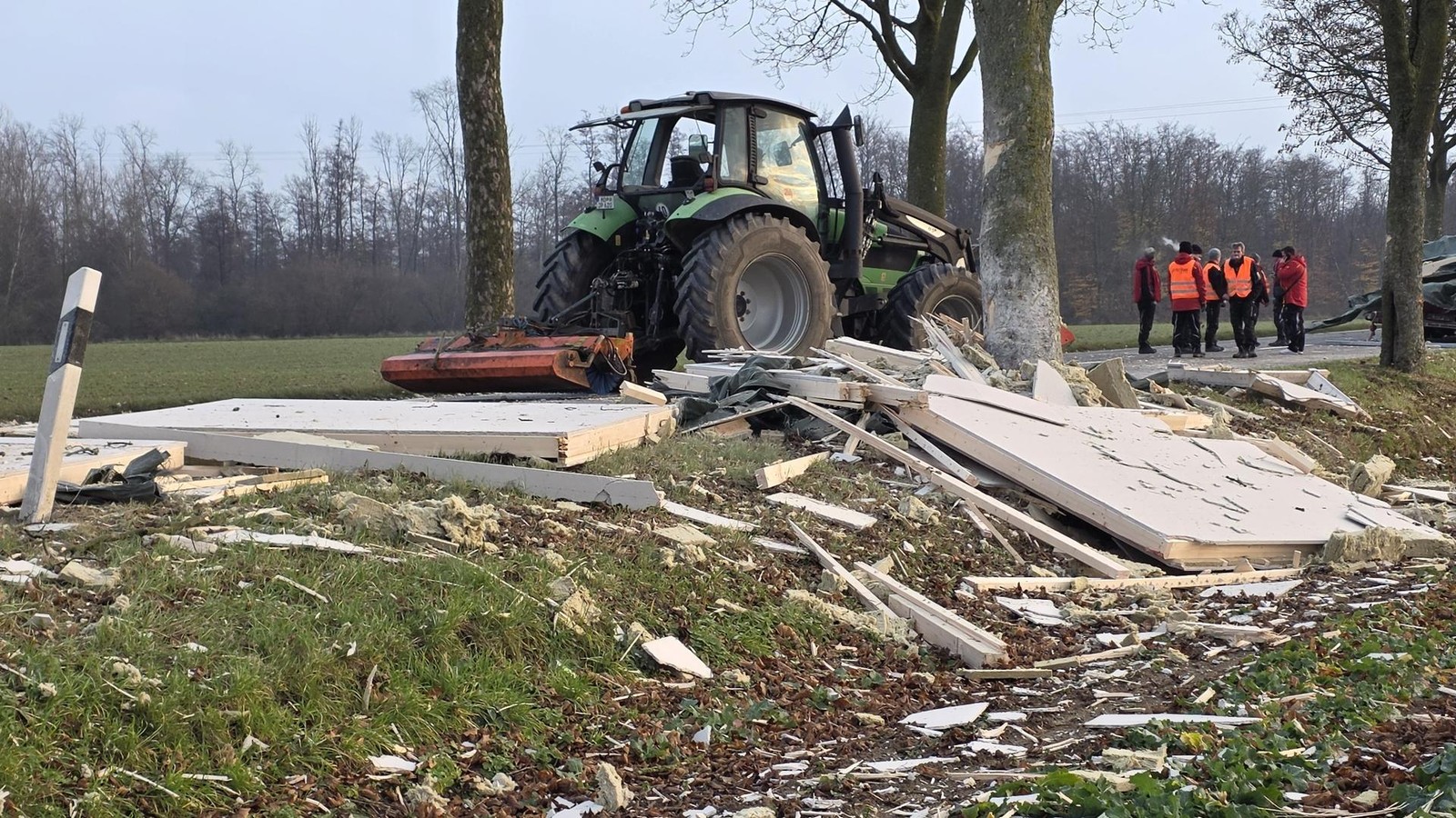 Fertighaus-Crash-in-Kevelaer-Stra-e-zwischen-B9-und-Et-Grotendonk-gesperrt