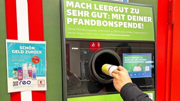 Dieser Pfandautomat macht Shampoo-Flaschen zu Geld