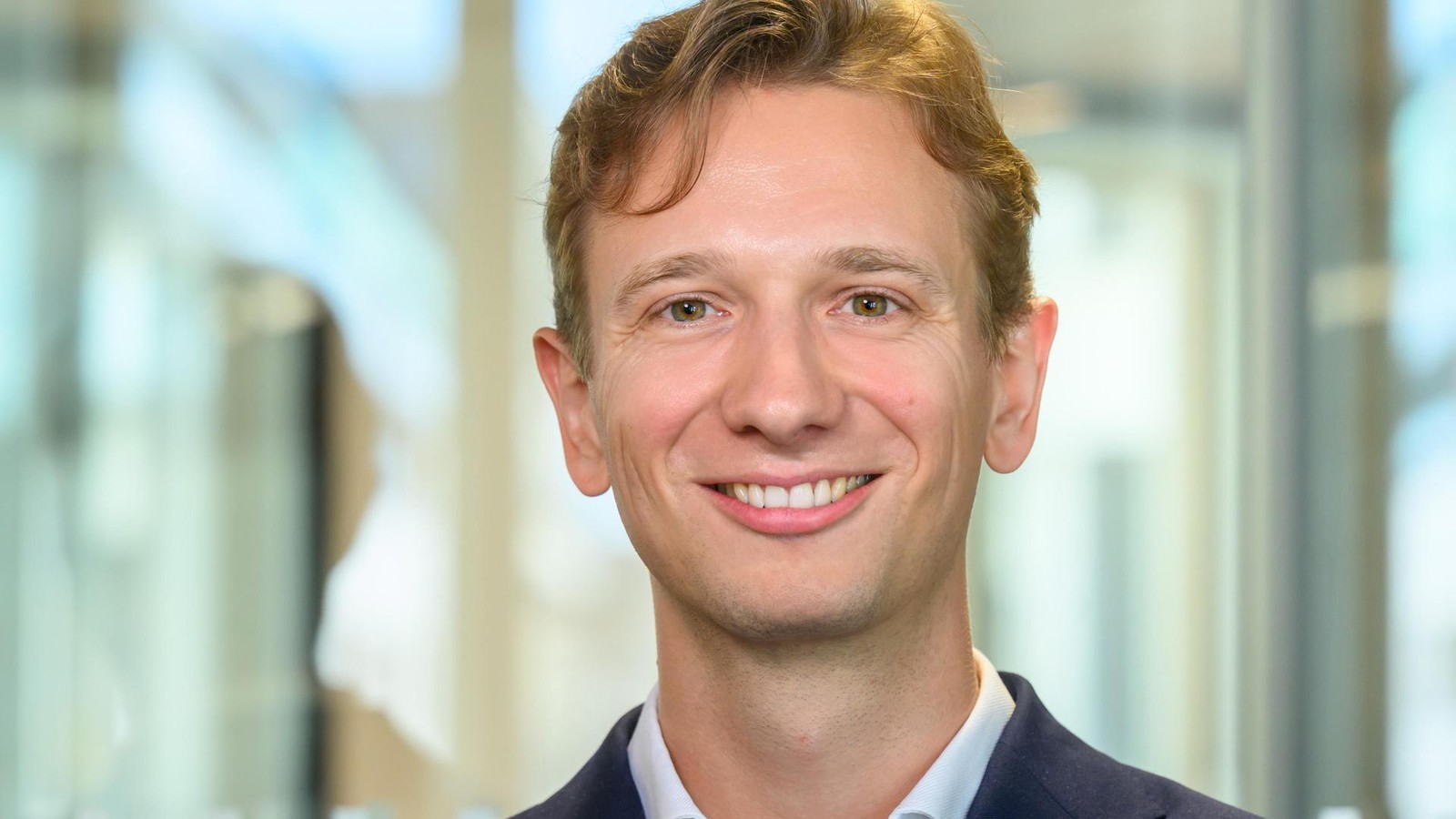 Doktorand-weist-Facebook-Instagram-und-TikTok-in-die-Schranken