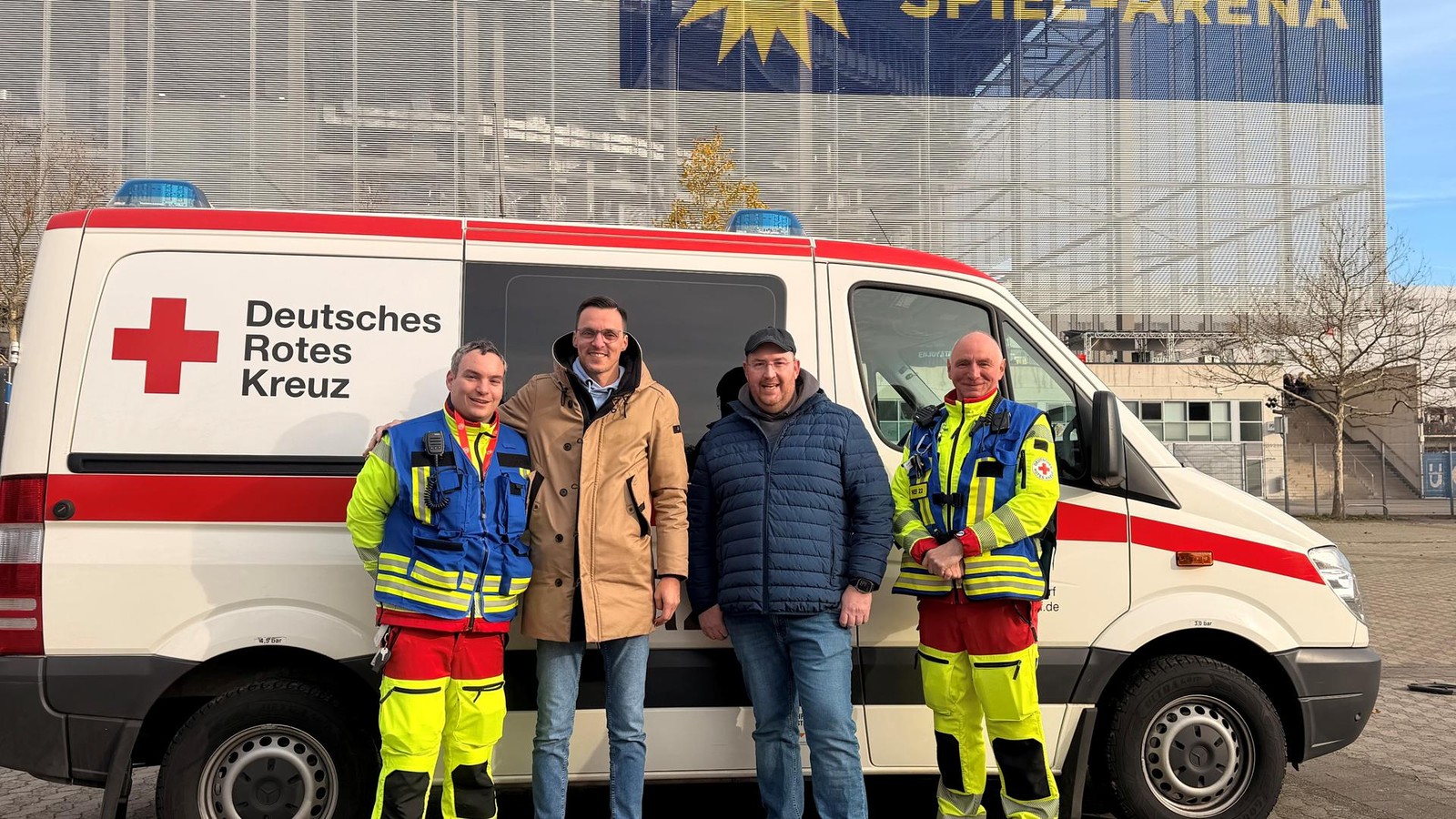 Nach-Herzinfarkt-im-Stadion-Fortuna-Fan-Boris-46-von-DRK-Ersthelfern-gerettet