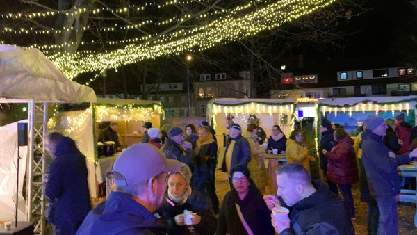 Weihnachtsstimmung und Leckereien in Bad Sachsa: Das gibt‘s im Budendorf zu erleben