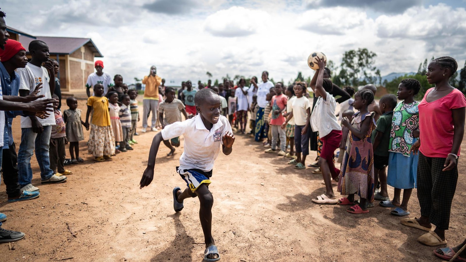Der-Club-im-Camp-H-hepunkt-im-Leben-junger-Fl-chtlinge