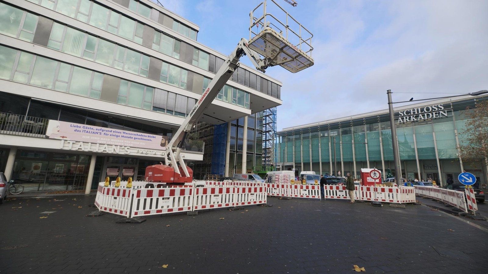 Attacke-im-Braunschweiger-Schlosscarree-Mann-schl-gt-und-bespuckt-Frau