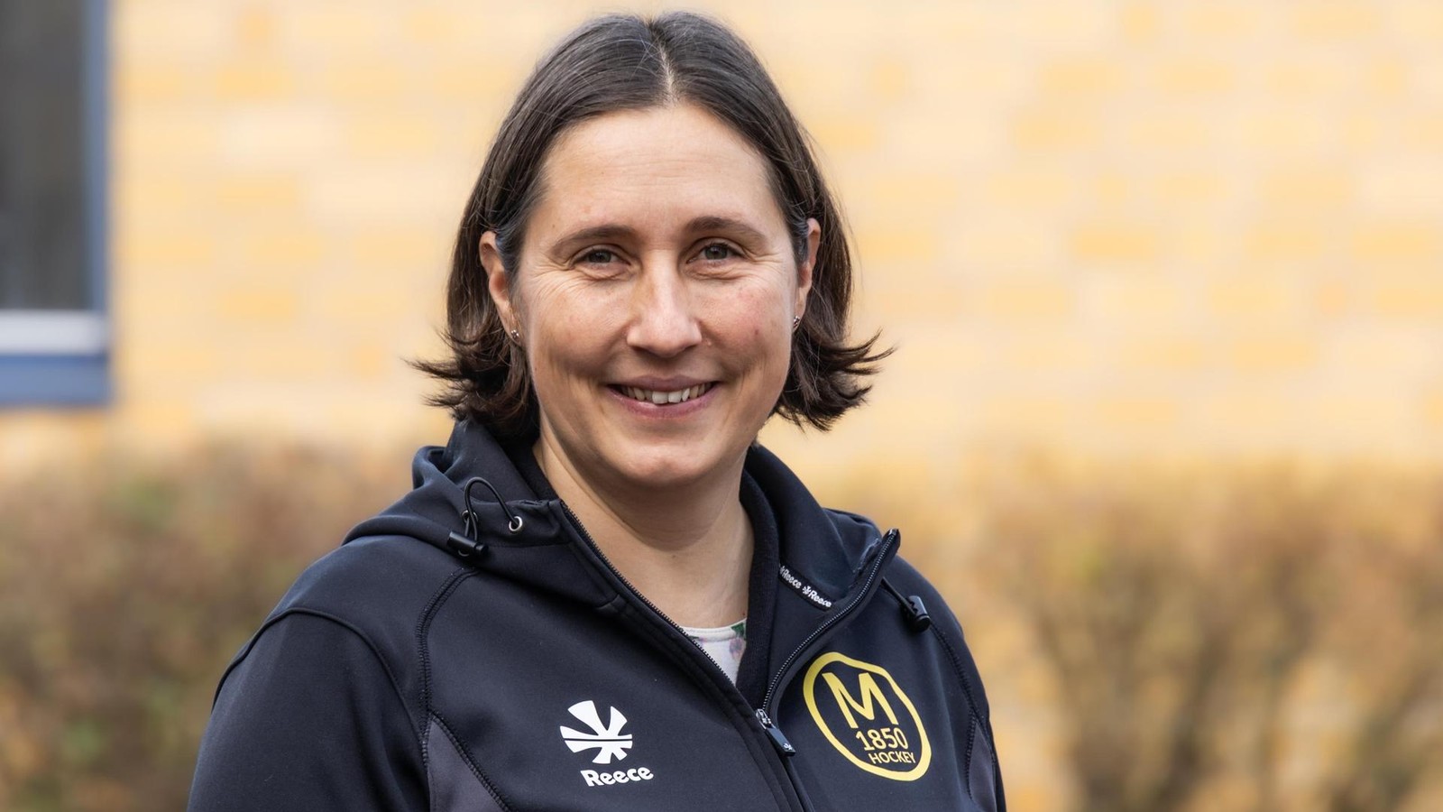 Sandra-38-trainiert-Kinder-des-Moerser-Specialhockeys-was-sie-besonders-macht