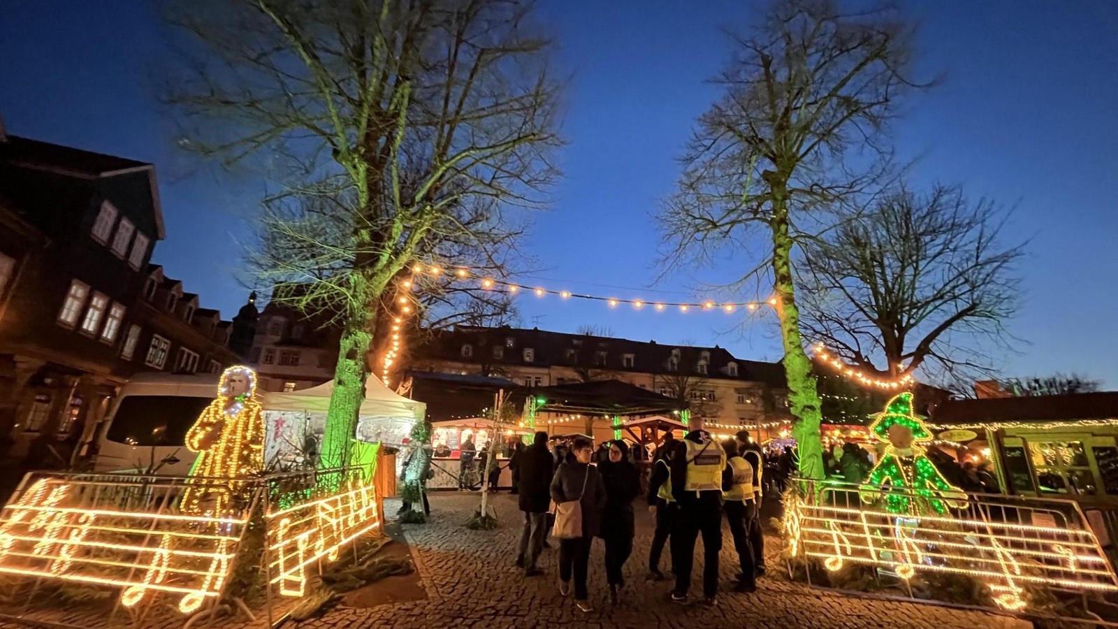 Er-ffnung-des-Weihnachtsmarktes-in-Arnstadt-Diese-zehn-Bilder-fangen-die-festliche-Stimmung-ein