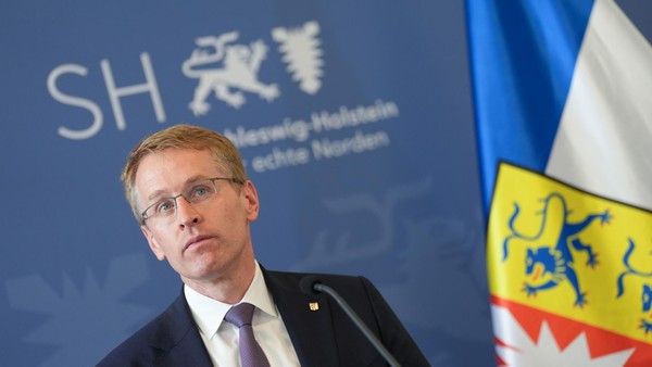 Waffe unterm Sakko: Polizeieinsatz bei Daniel Günthers Reise nach Tallinn