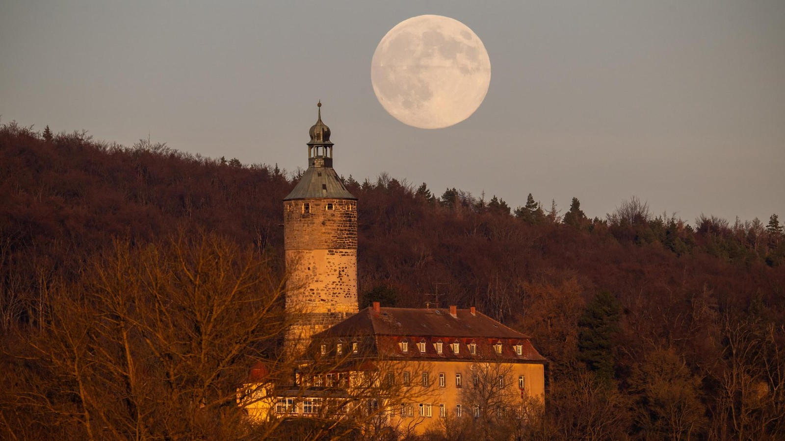 Letzter-Supermond-des-Jahres-ber-Th-ringen-Mythen-und-Fakten