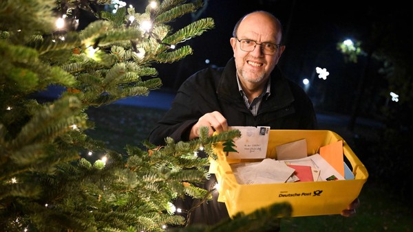 Seit über 50 Jahren beantwortet er Briefe an den Nikolaus