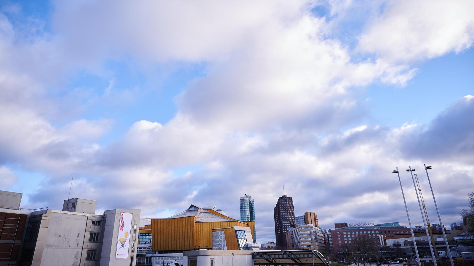 Wetter-in-Berlin-Viele-Wolken-und-teilweise-Regen-Montag-wird-es-warm-