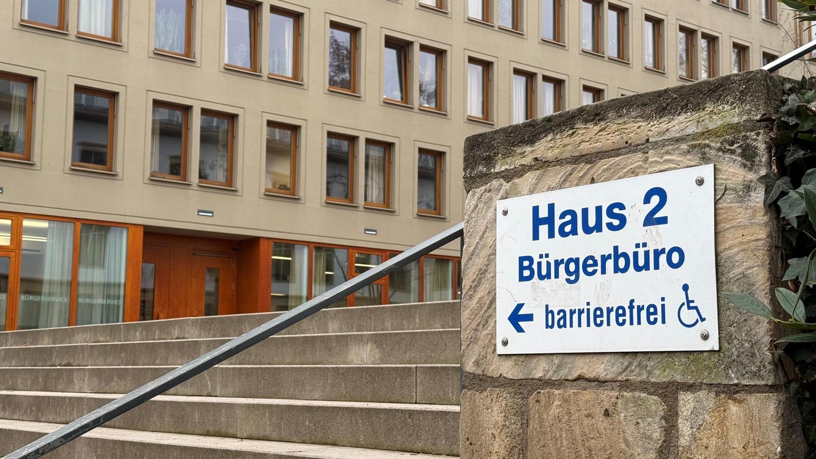 Weimars-B-rgerb-ro-erweitert-ffnungszeiten-f-r-F-hrerschein-Umtausch
