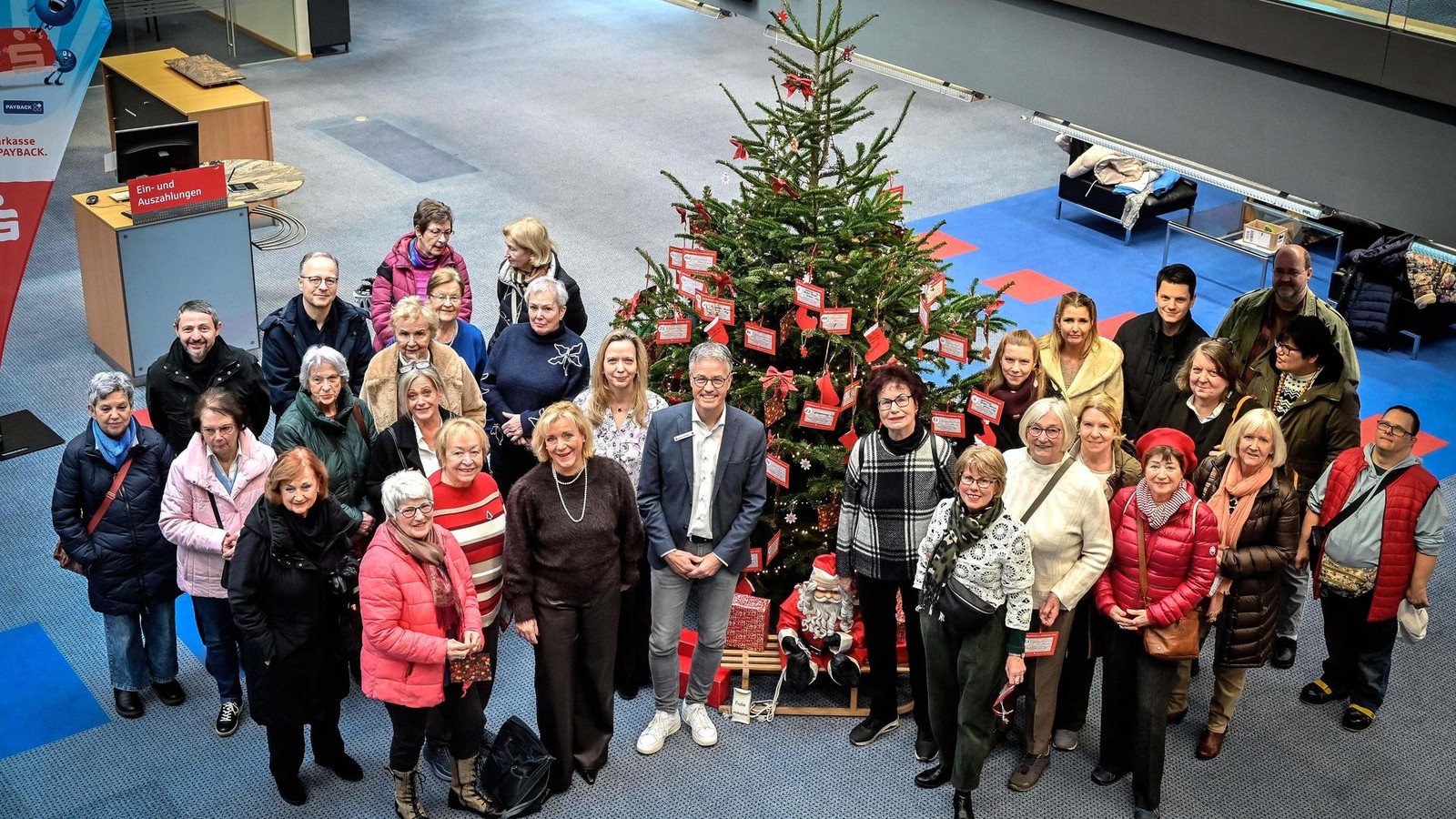 Wunschbaum-Aktion-in-Heiligenhaus-Kleine-W-nsche-gro-e-Freude-am-Heiligabend
