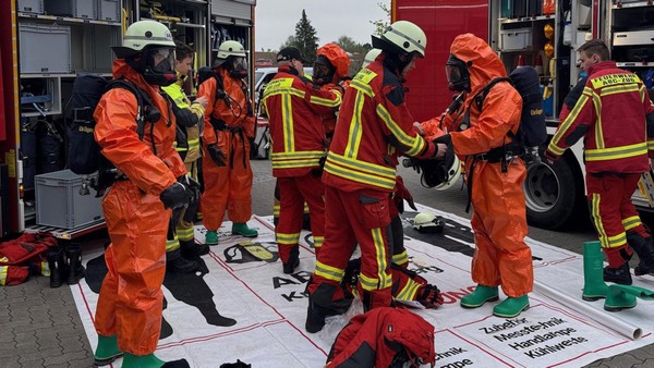 Großeinsatz nach Austritt von giftigem Gas: Feuerwehr warnt Bevölkerung