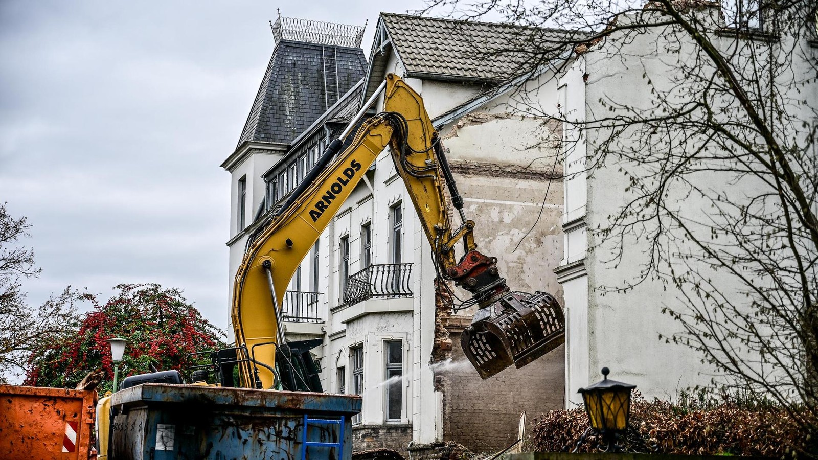 -berraschender-Abriss-von-M-lheimer-Villa-Die-Verwaltung-zieht-eine-Konsequenz