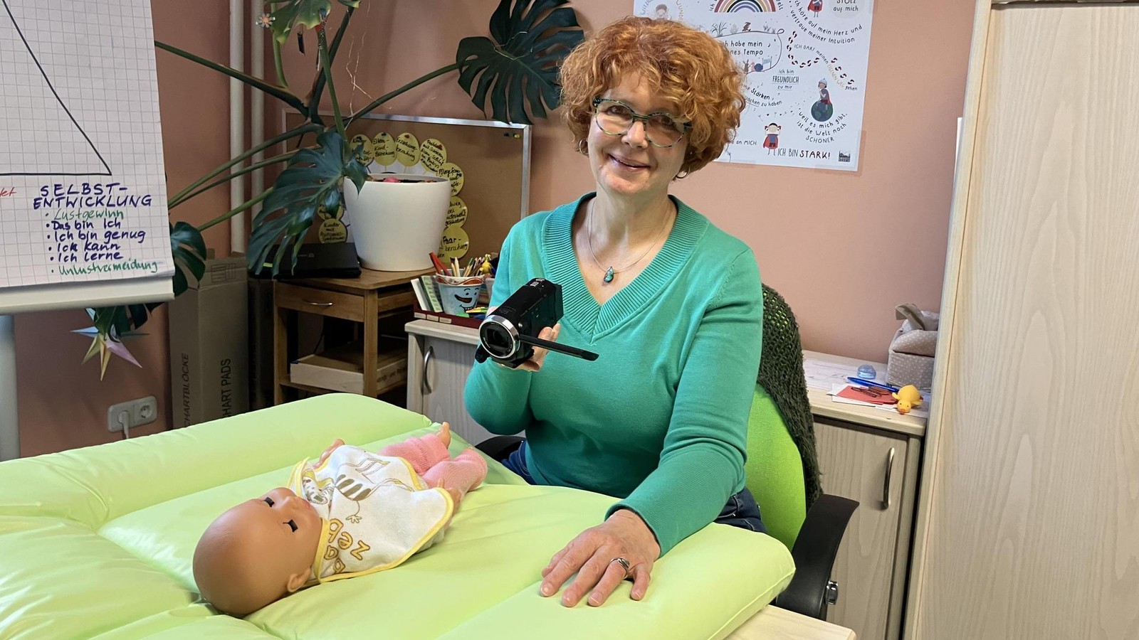 Hilfe-f-r-junge-Eltern-in-Rudolstadt-Das-Handy-ist-Babys-gr-ter-Konkurrent