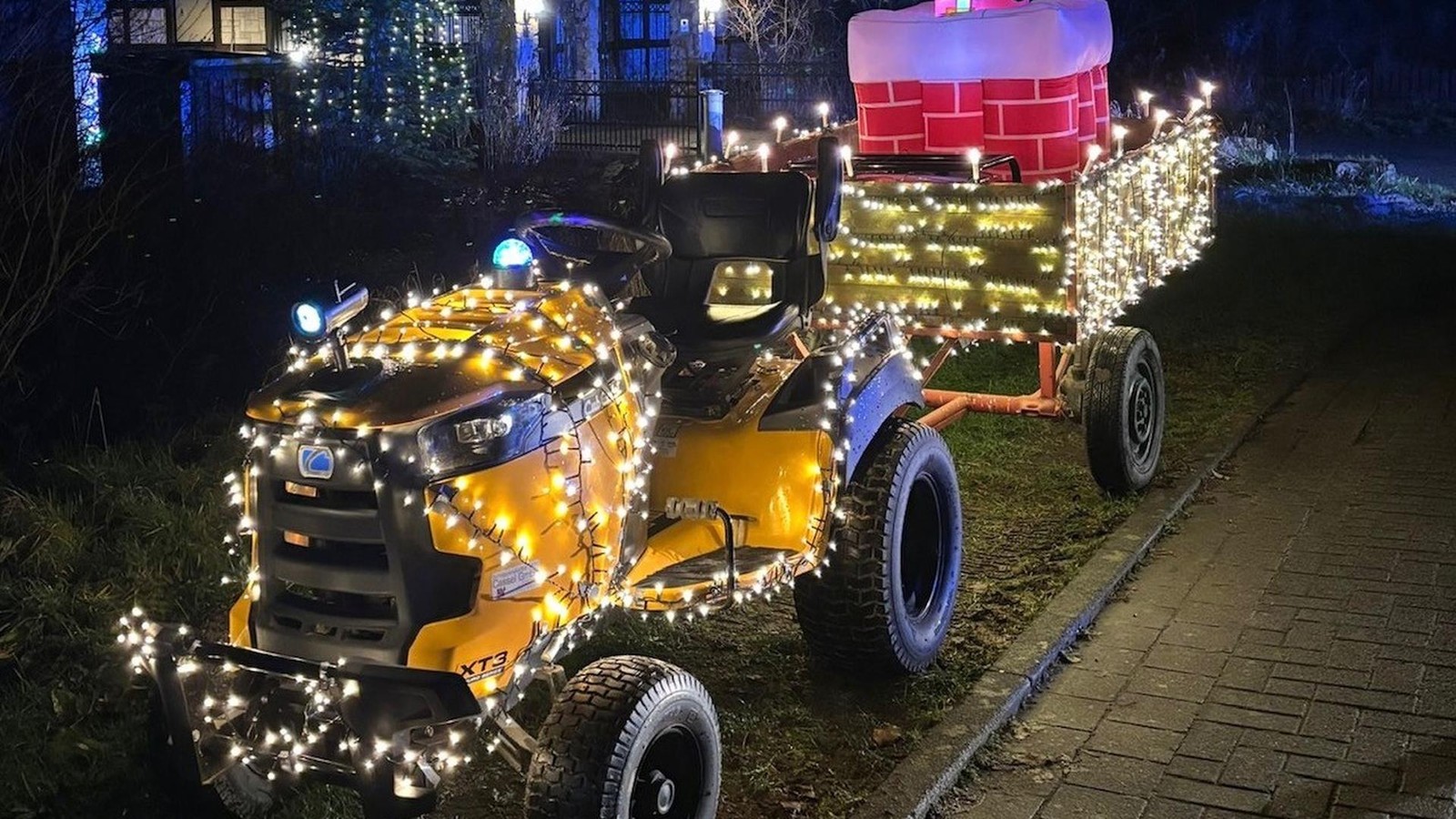 Im-Kreis-Wolfenb-ttel-Bunt-beleuchtete-Trecker-sind-wieder-unterwegs