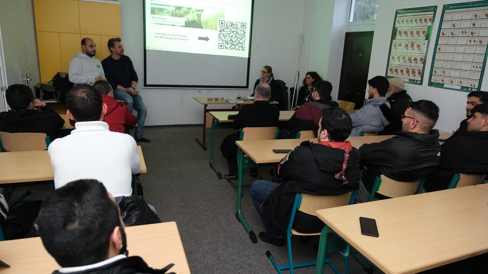 Berufsberatung-in-der-Erfurter-Moschee-Wenn-Wunsch-auf-harte-Wirklichkeit-trifft