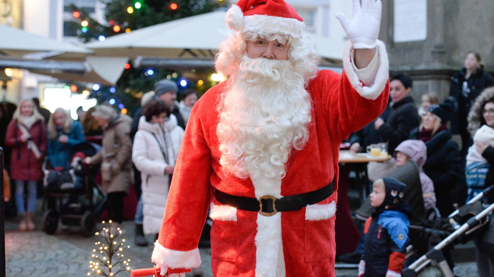 Moerser-Altstadtweihnacht-Dieses-Programm-wird-Besuchern-in-der-City-geboten