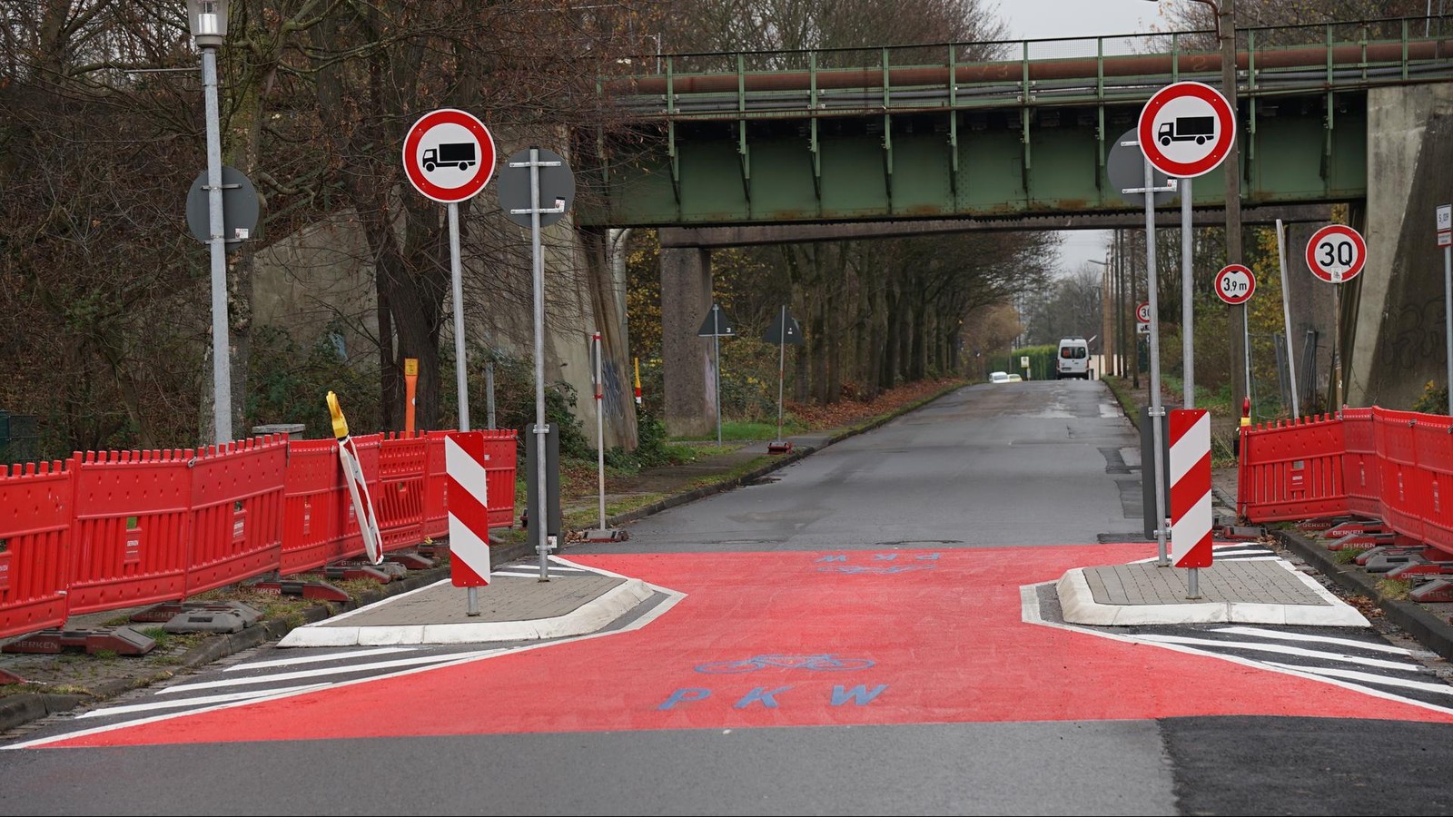 Baustelle-abgeschlossen-Lkw-Beschr-nkung-in-Bottrop-fertiggestellt