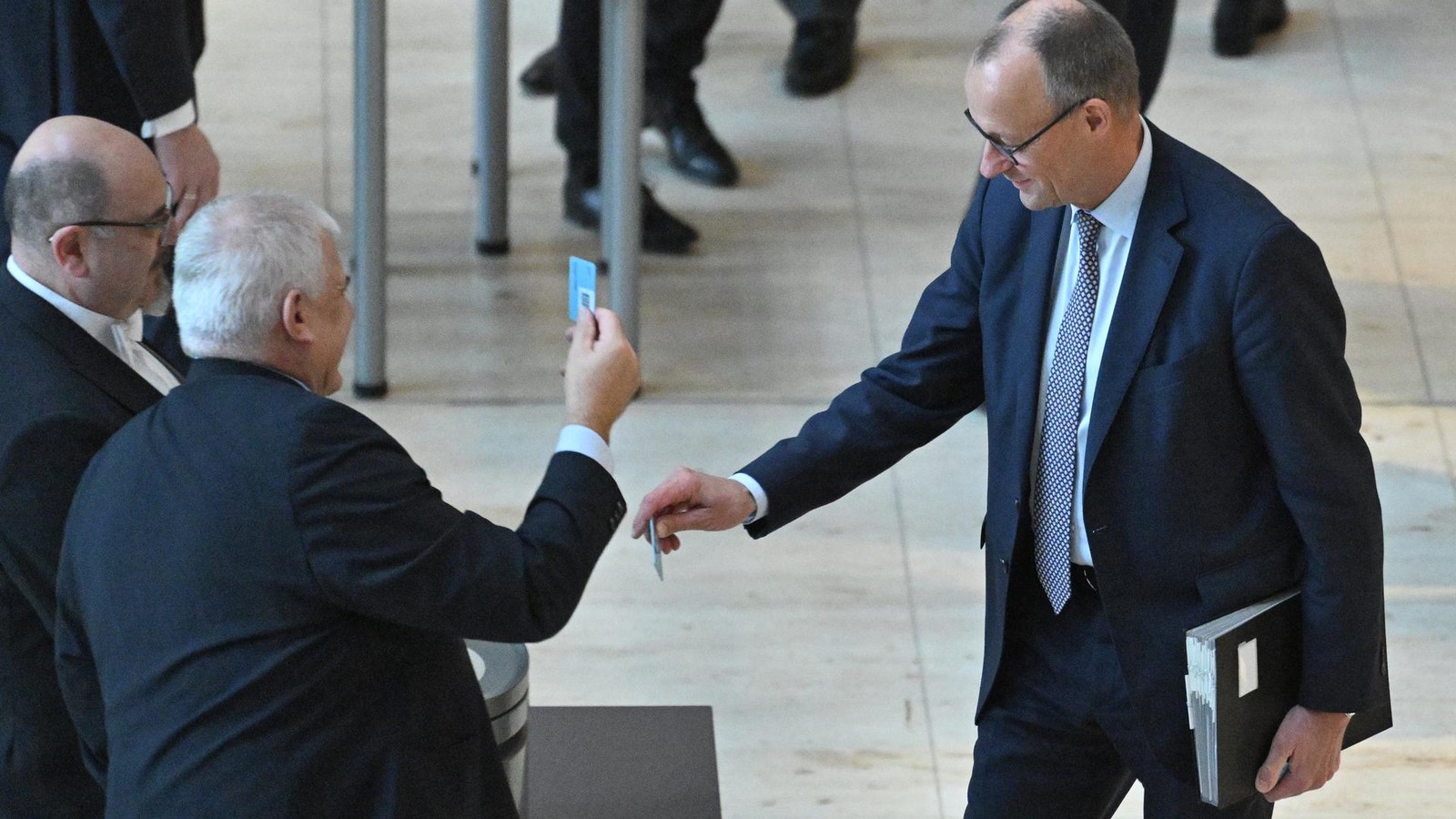 Rente-Paket-beschlossen-diese-Zahl-muss-Friedrich-Merz-jetzt-alarmieren