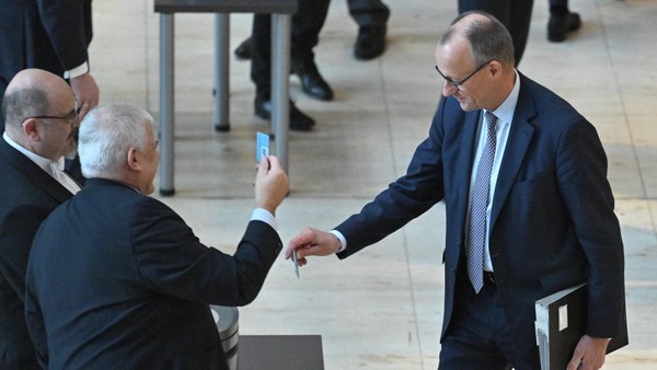 Rente: Paket beschlossen – diese Zahl muss Friedrich Merz jetzt alarmieren