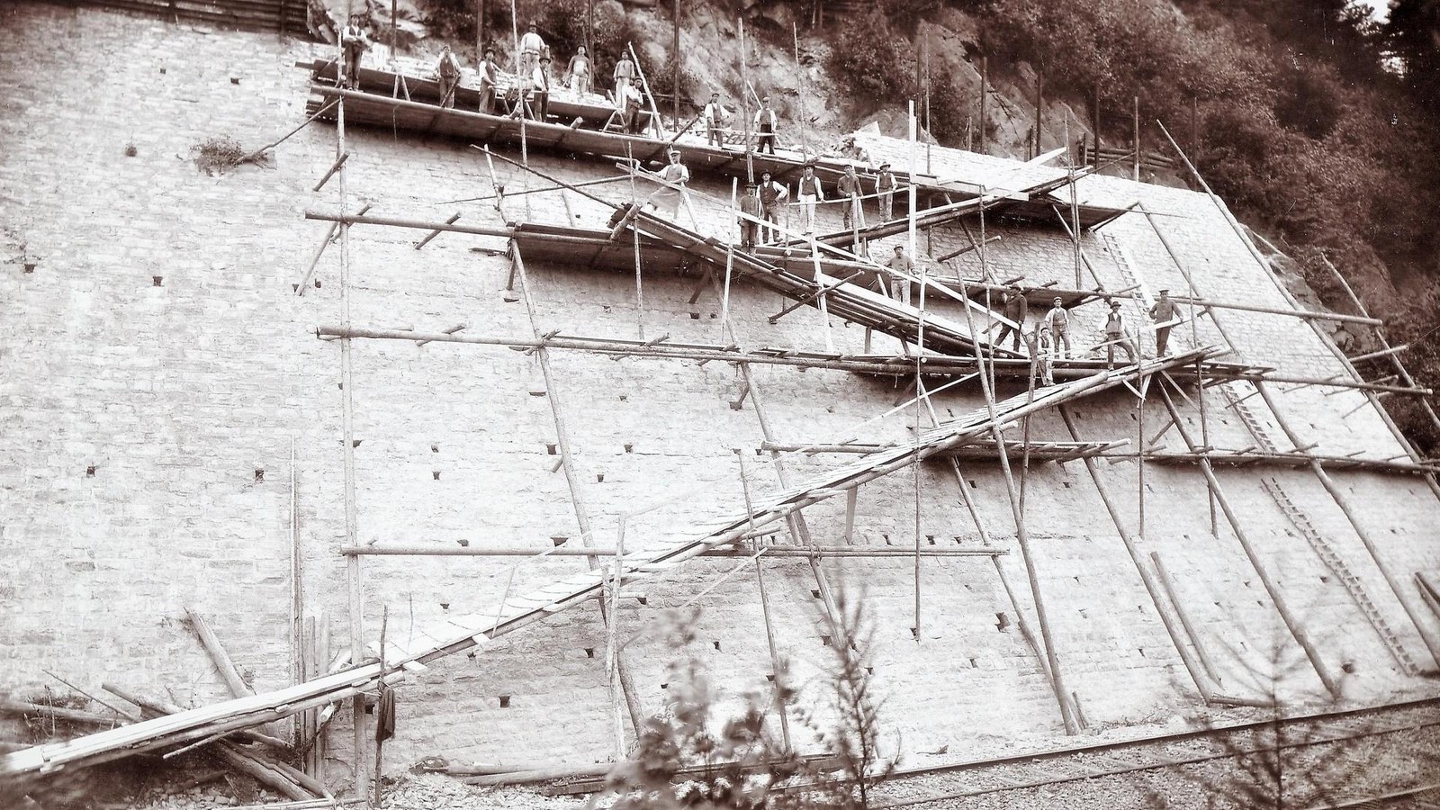 Gr-fenroda-und-Umgebung-So-wurde-im-Geratal-ber-den-Bau-des-Brandleitetunnels-gedacht